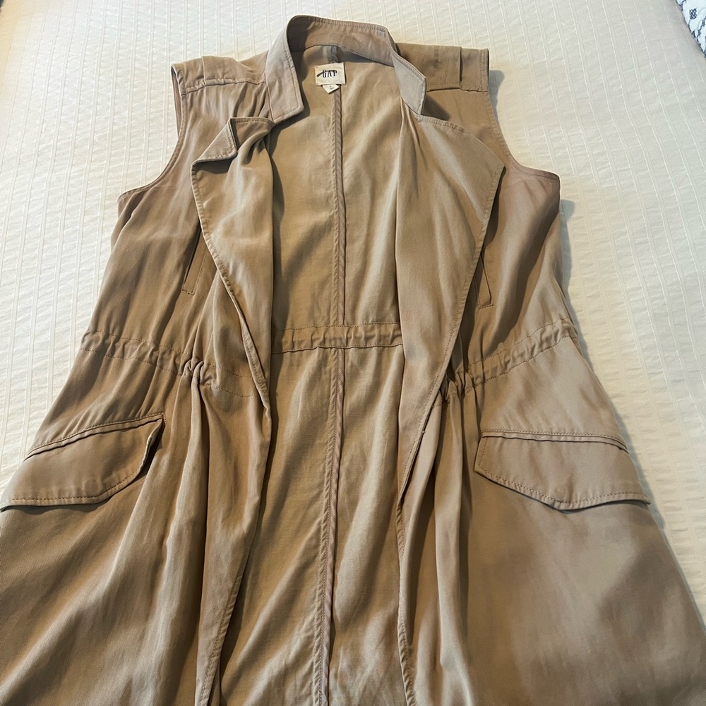 GAP Tan Sleeveless Vest